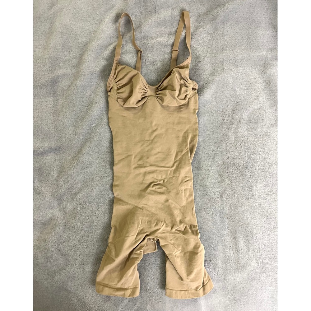 Skims Sz M Seamless Sculpt Mid Thigh Shorts Clay Bodysuit BBL Butt Lifting NEW